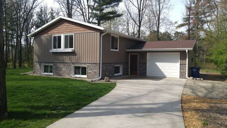 Vinyl Vertical Siding with Shake Accent